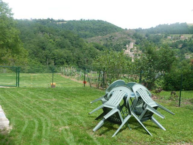 Gite Oustal Belcastel  エクステリア 写真